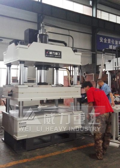防彈材料專用四柱液壓機加工生產(chǎn)廠家