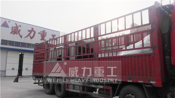 鐵皮壓花拉伸四柱液壓機(jī)裝車發(fā)貨