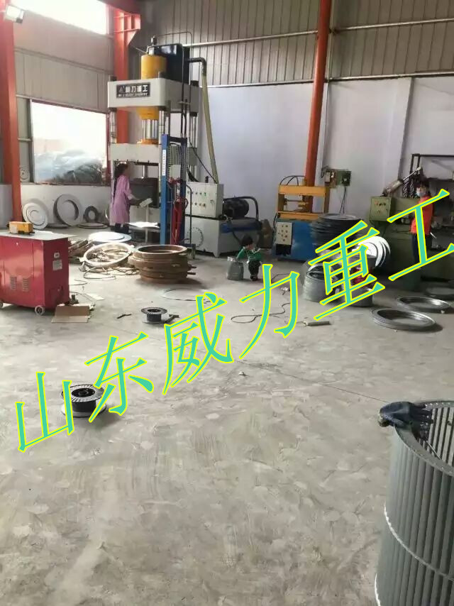 客戶訂購的315噸通風(fēng)機成型四柱液壓機