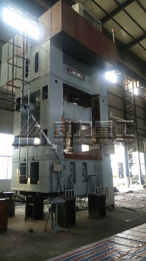 框架式液壓機(jī)的加工生產(chǎn)車(chē)間