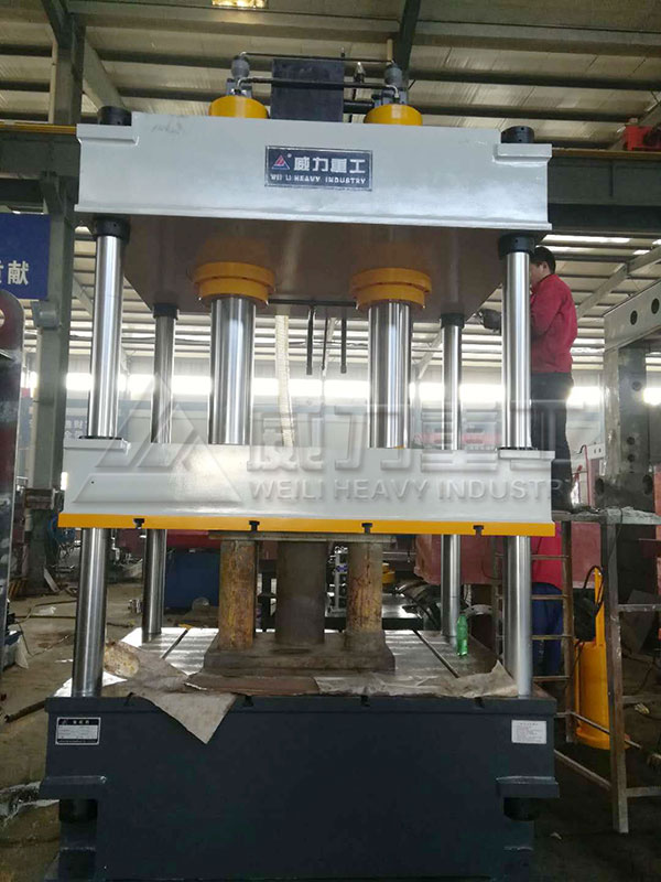 315噸四柱液壓機調(diào)試完成準(zhǔn)備發(fā)貨