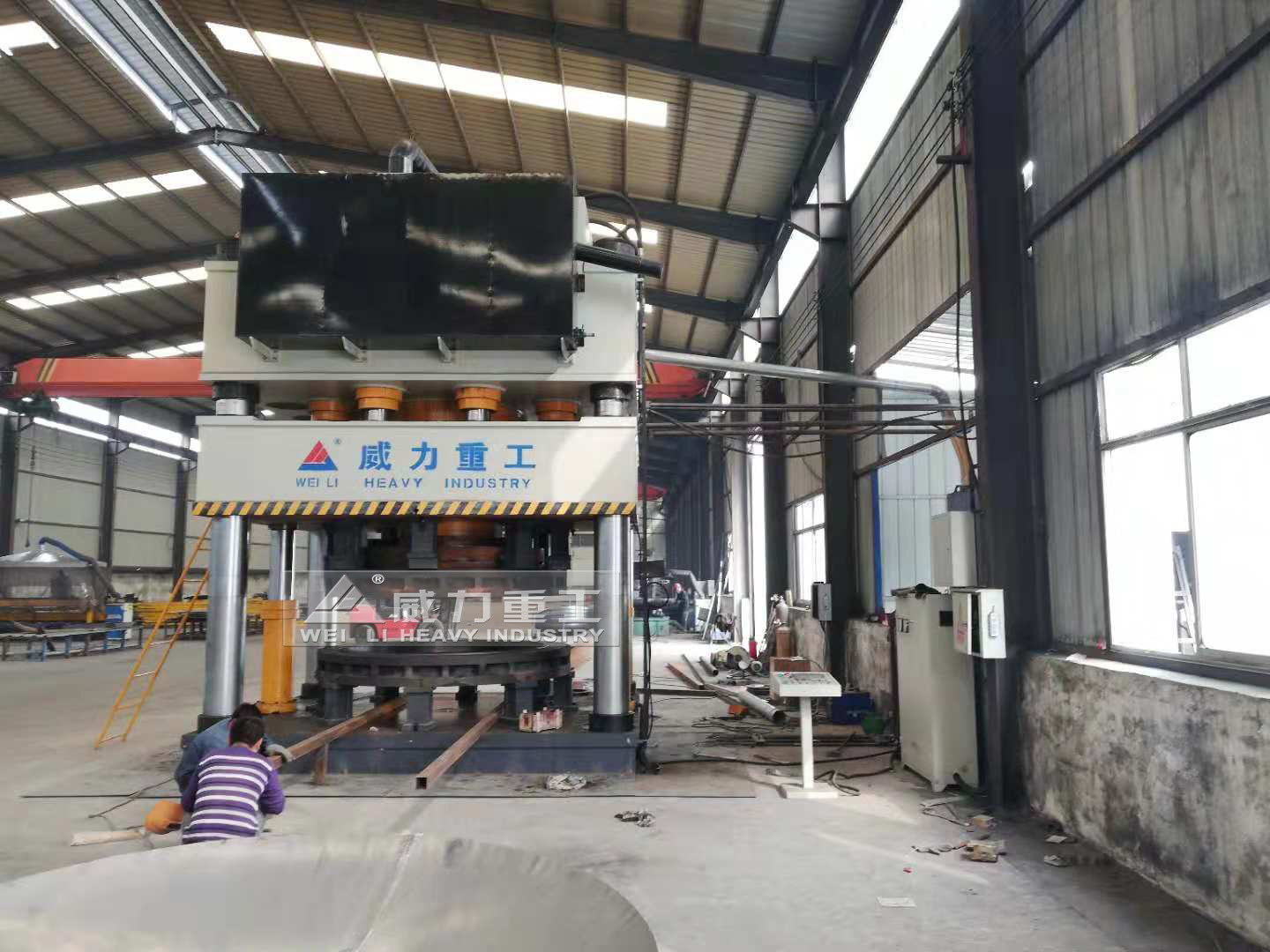2800噸封頭液壓機(jī)(伺服式)試機(jī)2