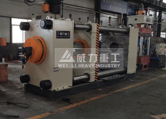 500噸臥式液壓機(jī)加工現(xiàn)場