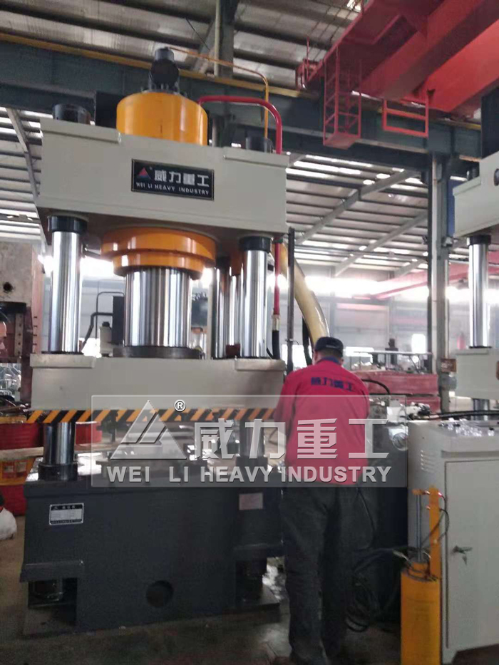 500噸液壓機(jī)試機(jī)現(xiàn)場(chǎng)