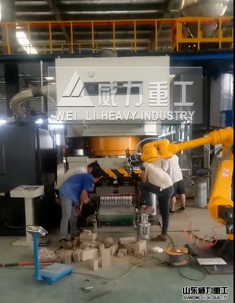 耐火磚自動化加工現(xiàn)場