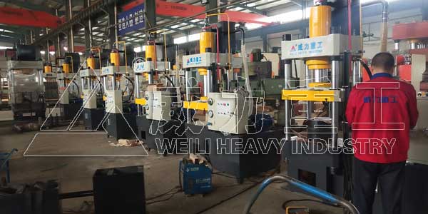 100噸四柱液壓機又稱100噸四柱油壓機，100噸四柱壓力機