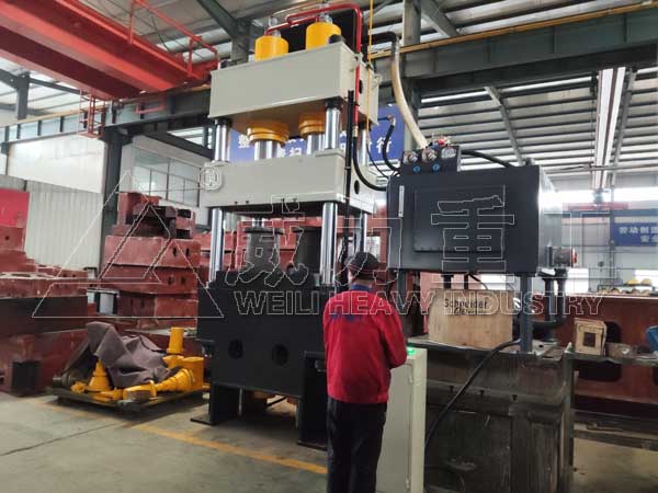 400噸電動(dòng)汽車防火板隔熱板成型液壓機(jī)